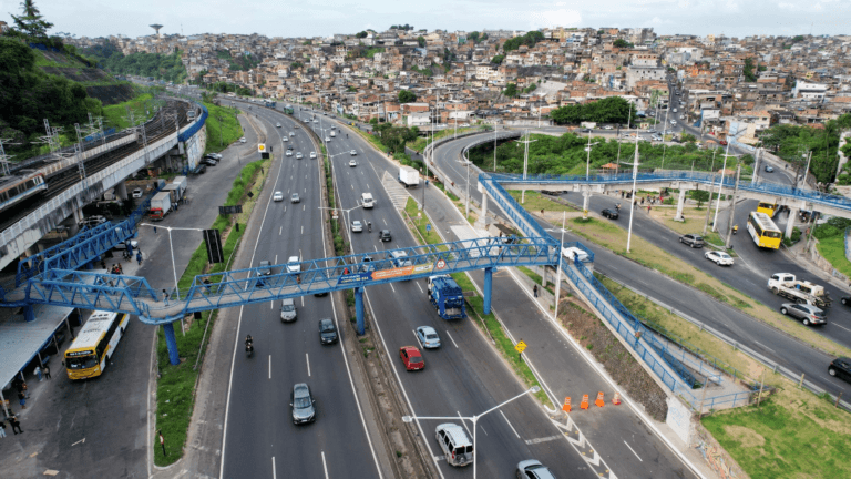 Mega blitz na BR-324 em Salvador reforça fiscalização e conscientização no trânsito