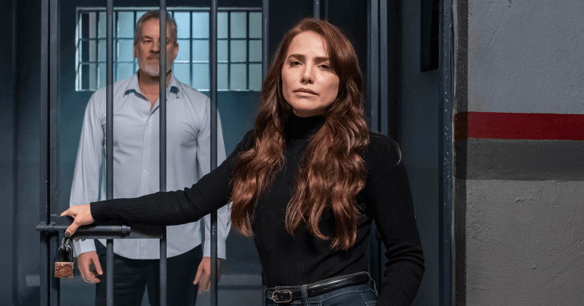 Adriana investiga o passado de Diná em Quem Ama Cuida