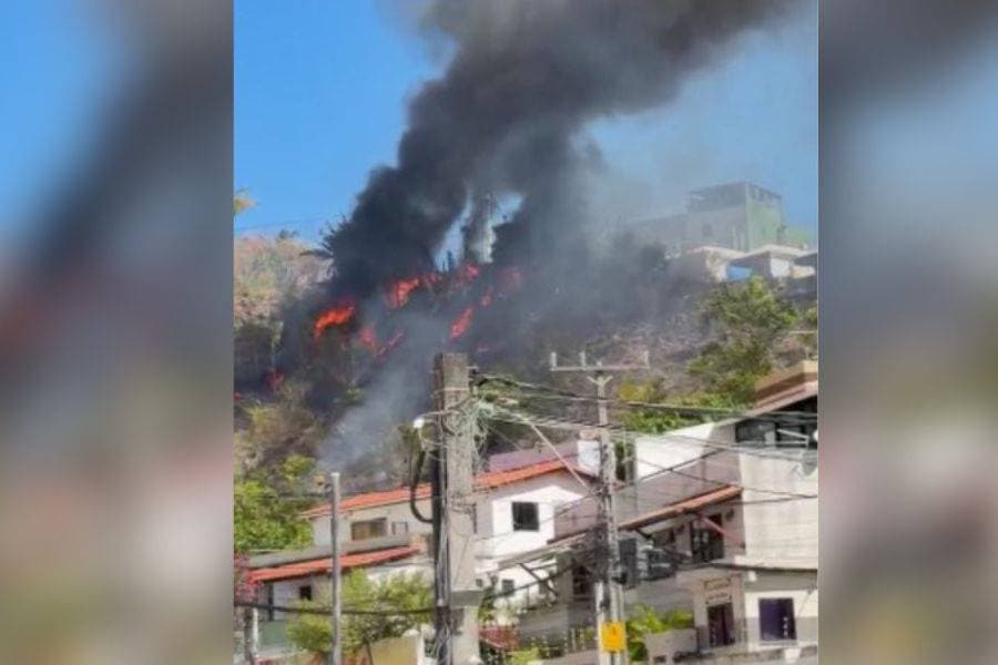 Incêndio atinge área de dunas no Imbuí, em Salvador, nesta segunda
