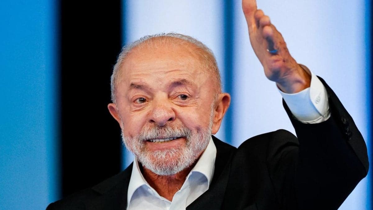 Lula perdeu dedo mínimo em acidente de trabalho aos 17 anos