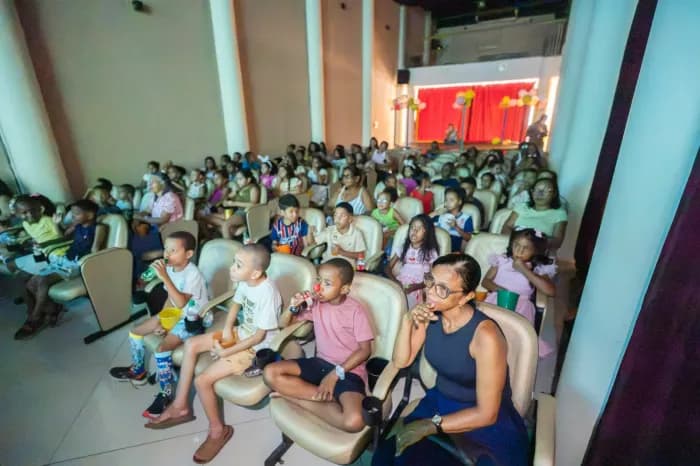 Semana da Criança: alunos da rede municipal visitam CineTeatro em Candeias