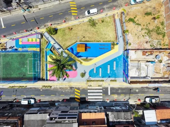 Praça Bibas Samba é inaugurada com campo sintético e lazer em Lauro de Freitas