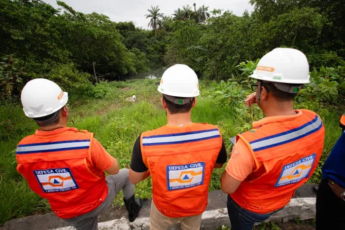 Prefeitura de Lauro de Freitas faz monitoramento em áreas de risco durante chuvas