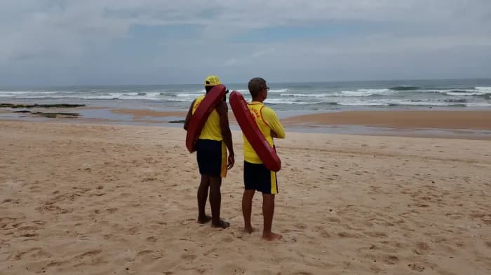 Salvamar alerta para risco de banho de mar nas praias de Lauro de Freitas no período chuvoso