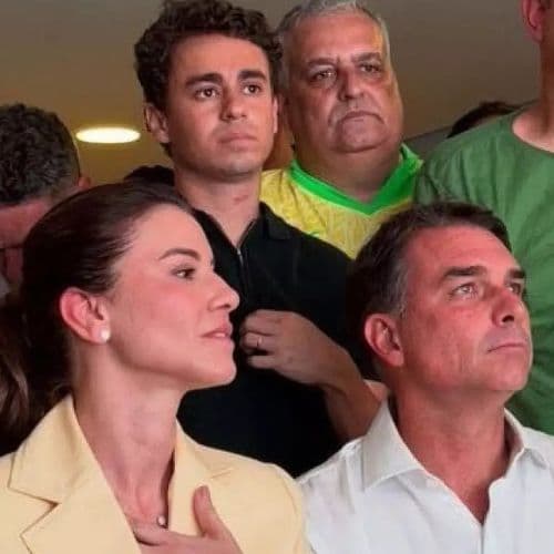 Vídeo de Flávio Bolsonaro ao descobrir derrota para Lula viraliza e vira meme