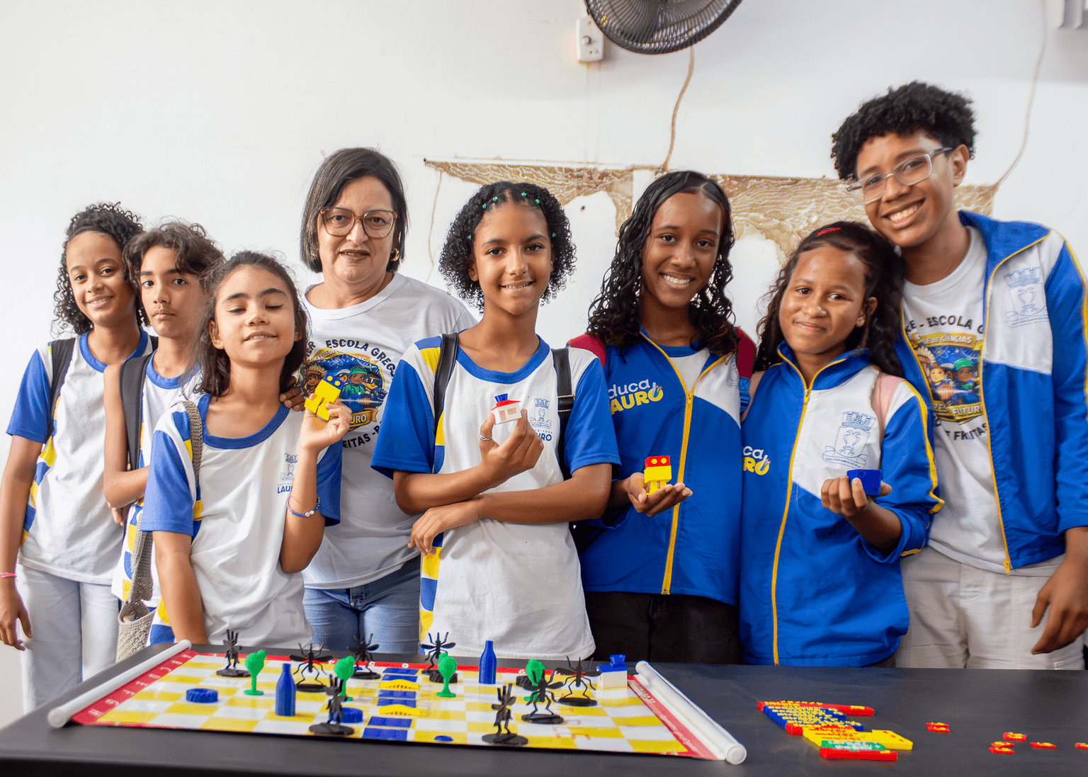 90 estudantes de Lauro de Freitas recebem formação em robótica antes de laboratórios