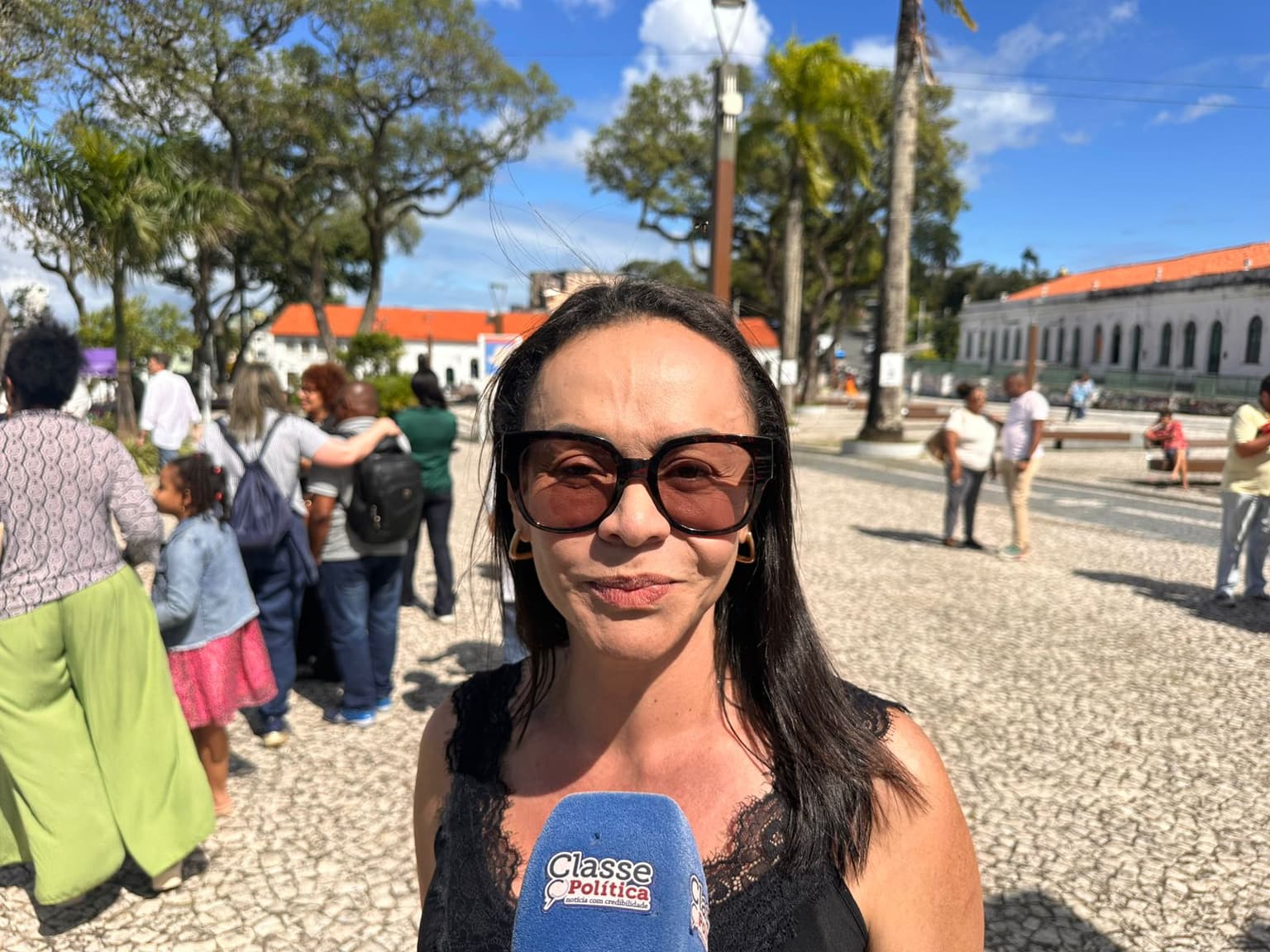 Deputada Ivoneide Caetano participa de caminhada na orla de Camaçari em apoio a Lula