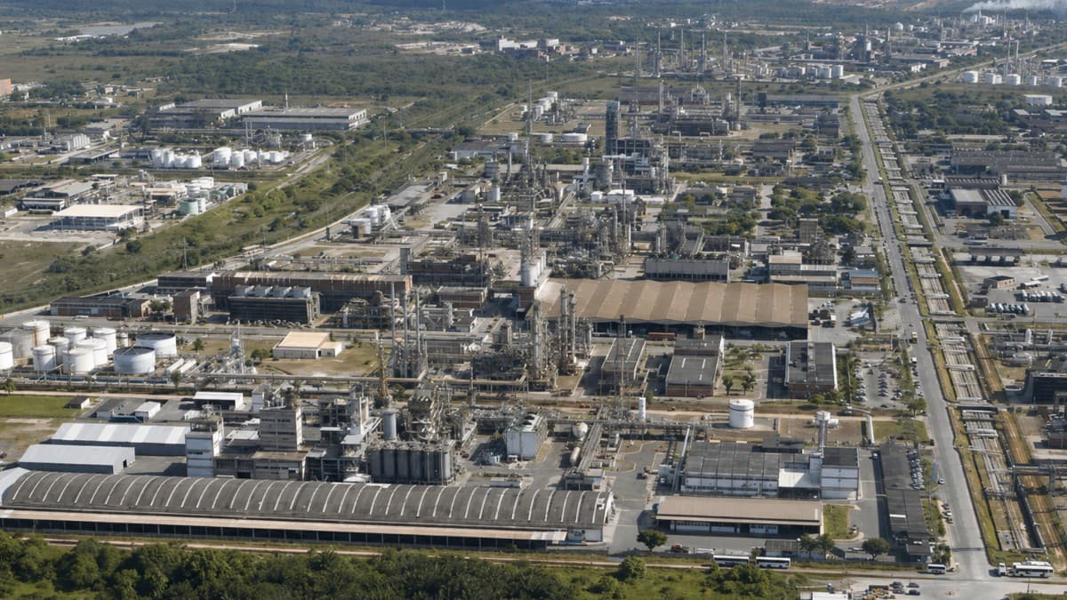 Indústria do Polo Petroquímico abre vagas para auxiliar de produção em Camaçari