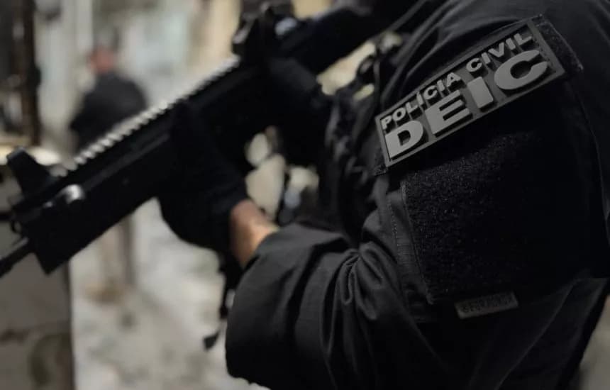 Ex-sargento do Exército é preso em Camaçari por venda de armas restritas