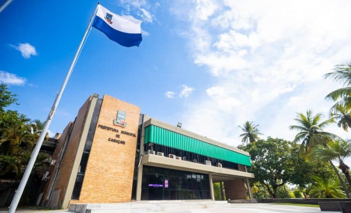 Prefeitura de Camaçari antecipa salário e muda feriado do servidor público