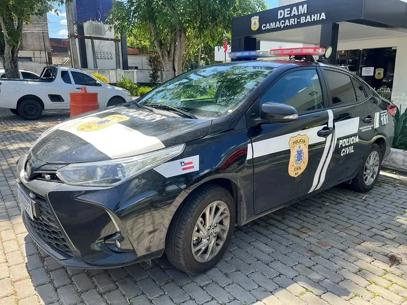 Mulher sofre tentativa de feminicídio diante dos filhos em Camaçari