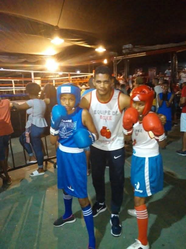 "Menina do Verdes Horizontes dá voadora no destino, conquista cinturão de boxe e agora parte pra mais um campeonato – ex-bailarina vira máquina de nocautes! 1
