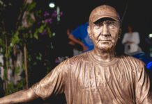 Guarajuba Celebra Heróis do Mar: Escultura Impactante de João Fonseca!
