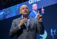 Leandro Karnal em Camaçari: Palestra Grátis na Semana Global do Empreendedorismo!