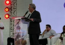 Caetano descobre falta de itens básicos em escolas de Camaçari