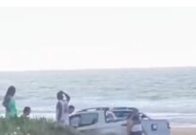 Veículo atolado na praia: moradores de Barra de Jacuípe pedem ação urgente
