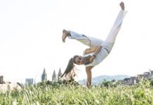 Capoeira feminina brilha em Camaçari com evento no Teatro Martins
