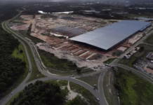 Condições de Trabalho Incríveis na Construção do Futuro dos EVs na China