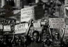 Camaçari: Professores realizam protesto na Câmara por salários justos