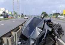 Estrada do Coco: Acidente destrói carro e surpreende motoristas