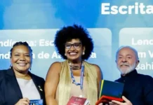 Kátia Letícia, escritora de Camaçari, ganha Prêmio Vivaleitura