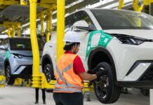 BYD reduz 100 mil empregos na China e expande vagas no Brasil