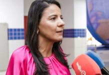 Rowenna Brito apoia professora agredida por vereador em Camaçari