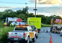 Carreta tomba em rotatória da Bracell: Você precisa saber isso!
