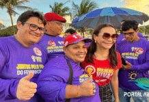 Tagner se une a buzinaço contra feminicídio e apoia mulheres