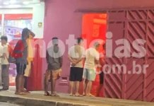 Chineses em casa noturna de Camaçari: Mistério que intriga!