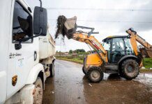 Limpeza Urbana em Camaçari: Sesp Remove Lixo e Entulho Urgentemente