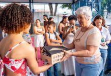 Uniformes gratuitos transformam a vida de 250 jovens em Camaçari