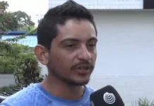 Homem descobre traição, dorme em praça e tem pertences roubados