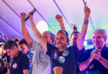 Apoio de ACM Neto e Elmar marca comício de Elinaldo em Santo Amaro