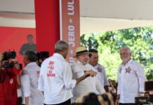 Lula exige vitória do PT e garante recursos para VLT Salvador-Camaçari