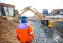 Obras de macrodrenagem avançam em Camaçari e Riacho da Lama Preta