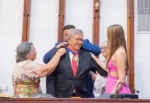 Caetano recebe Comenda 2 Julho por sua importante trajetória política