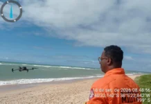Bombeiros buscam pessoa desaparecida no mar de Guarajuba