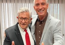 Caetano é da Bahia: Henrique Carballal homenageia prefeito de Camaçari